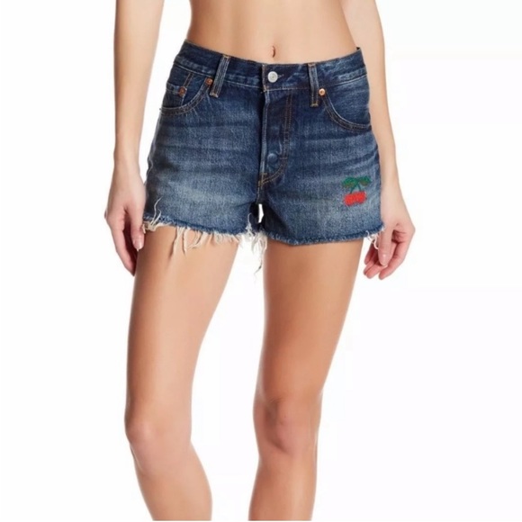 🍒 Levi's 501 Cherry Patch Button Fly Cut Off Denim Shorts 27 - Picture 5 of 8